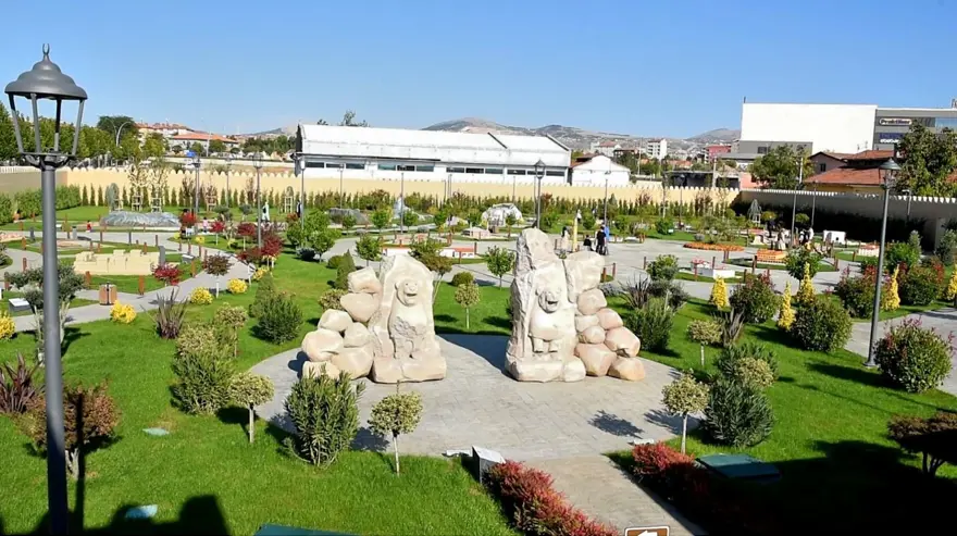 Kentin tarihi dokusunu merak edenler Çoruminia'ya akın etti 4