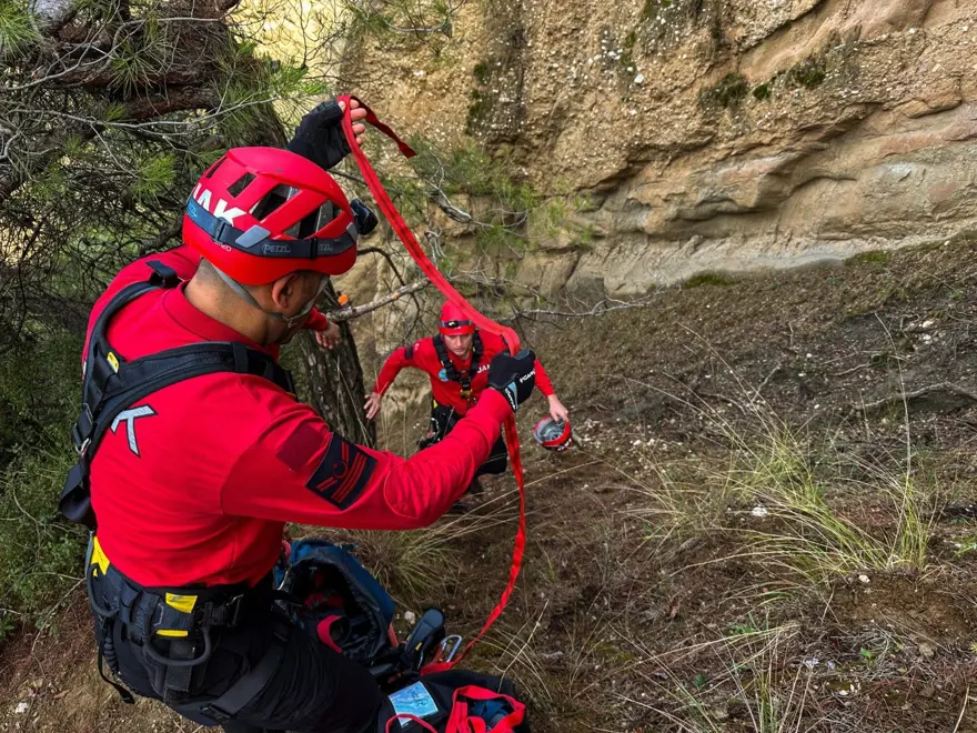 Kayıp olarak aranan adamın cesedi uçurumda bulundu 5