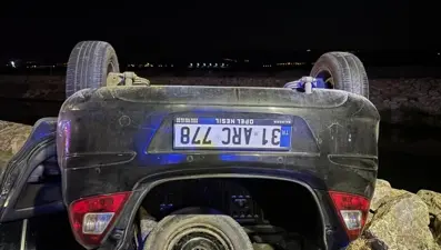 Edremit'te kontrolden çıkan araç takla attı: Üç yaralı