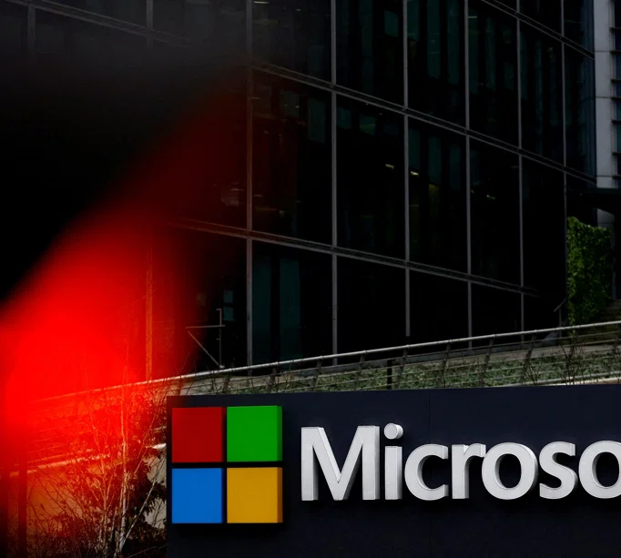 Microsoft Çin'den çekiliyorMicrosoft, Çin'deki yerli yazılım baskısı ve ABD'nin ihracat kısıtlamaları nedeniyle son beş yılda bu ülkedeki en az 15 şubesini kapatarak geri çekilme stratejisine yöneldi.