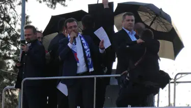 Ekrem İmamoğlu'na Erzurum mitinginde taşlı saldırı