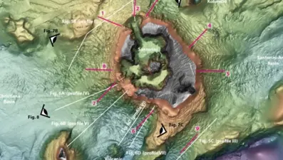 Santorini'nin yarısı adadan kaçtı: Uyuyan dev korkutuyor, bilim insanları uyardı