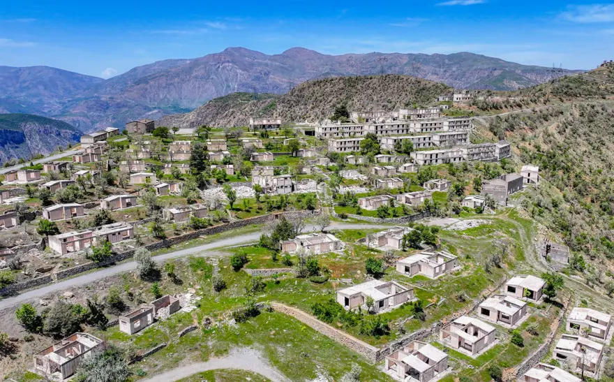 Yer: Diyarbakır... 49 yıl önce İtalyanlar için yapılan köy şimdi bomboş 3