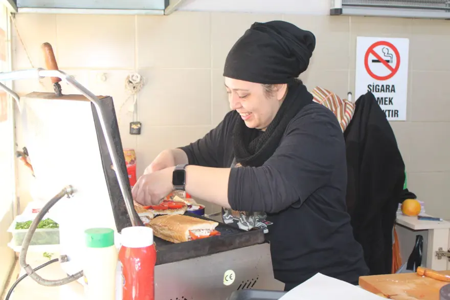 Mahallenin "Seher ablası", 11 yıldır eşinin en büyük destekçisi 1