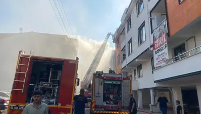 Çatı tadilatında çıkan yangın korkuttu