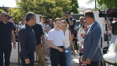 Özgür Özel yine Nehir Zeyrek'i yalnız bırakmadı