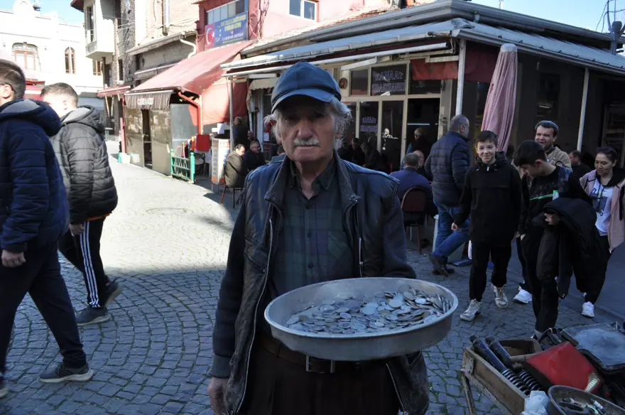 Eski paraları hurda olarak satıyor: ''O zamanlar geçerliydi, şimdi ise antika'' 2