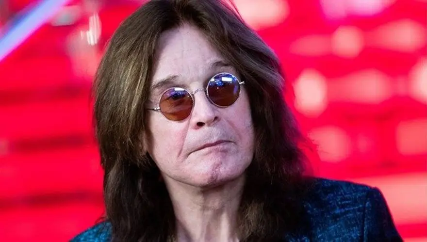 Parkinson'a yakalanan Ozzy Osbourne bu kez bastonla 4