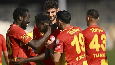 Süper Lig'e yükselen Göztepe'de vedalar sürüyor: 2 isimle daha yollar ayrılıyor