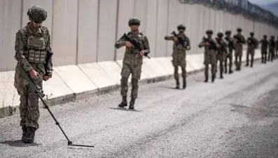 Sınır hattında vatan nöbeti: Mehmetçik, son teknoloji sistemini kullanıyor