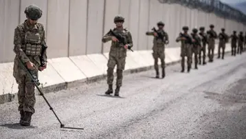 Sınır hattında vatan nöbeti: Mehmetçik, son teknoloji sistemini kullanıyor