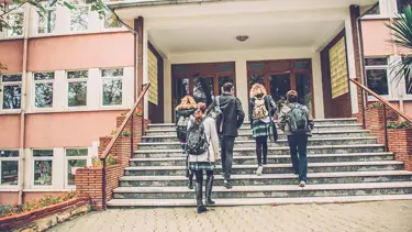Öğrenciler 'güle güle' yerine 'bye bye' diyor