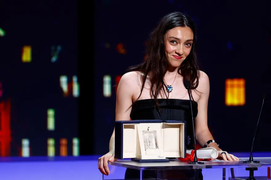 Merve Dizdar Cannes Film Festivali'nde en iyi kadın oyuncu ödülünü aldı 27