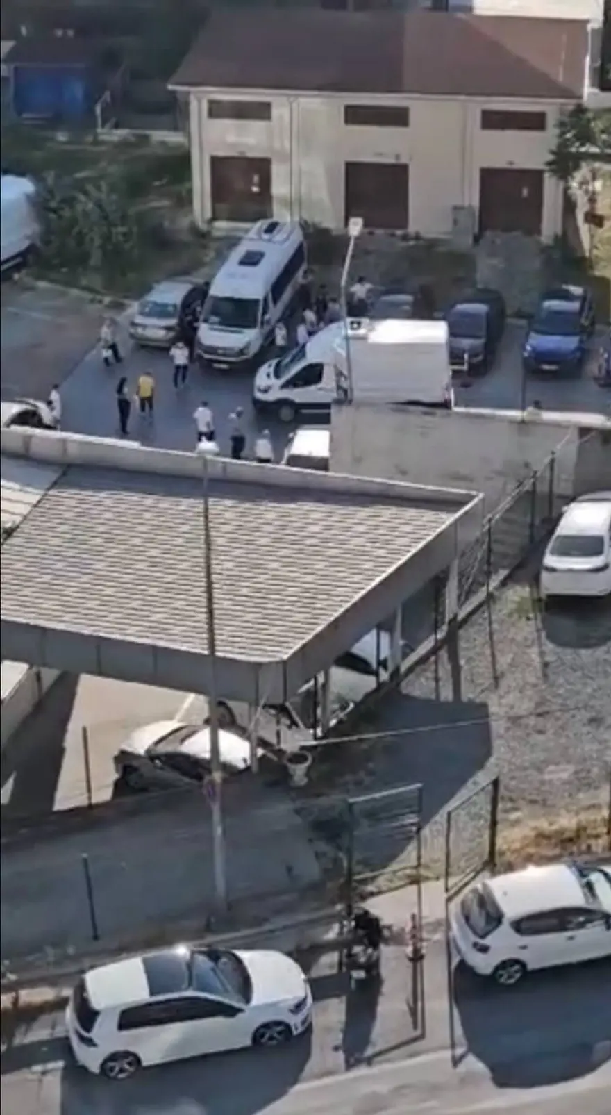 Sokak ortasında yüksek ses kavgası: Kurşunlar havada uçuştu 