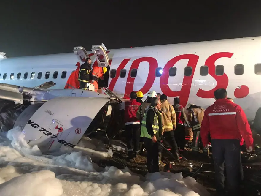 Sabiha Gökçen'de pistten çıkan uçaktan ilk görüntüler 3