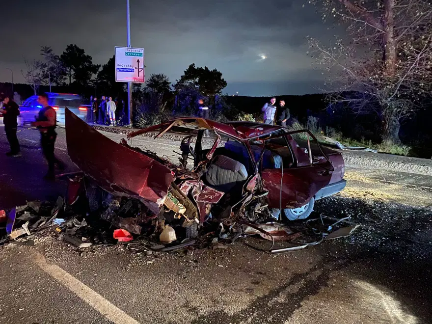 Arnavutköy'de feci kaza: 2 ölü, 7 yaralı Arnavutköy'de feci kaza: 2 ölü, 7 yaralı