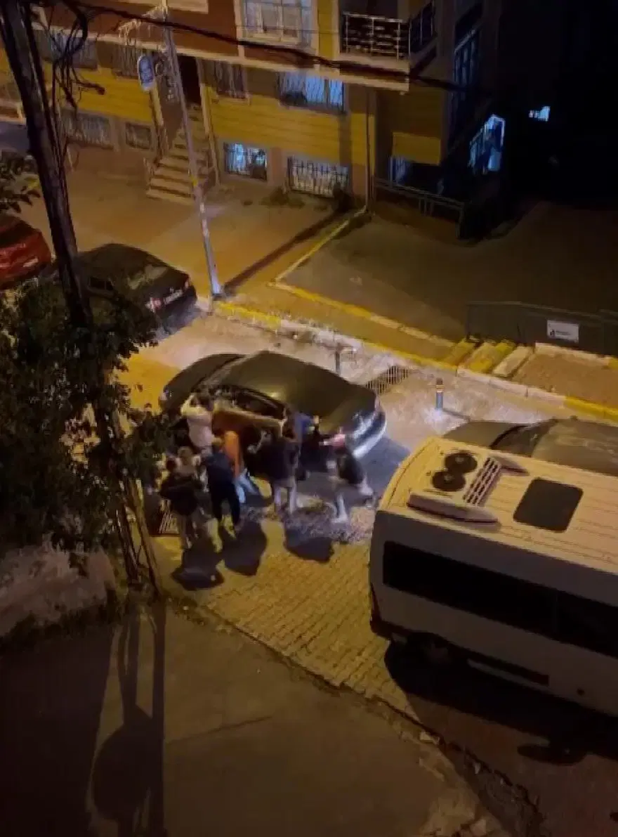 İstanbul'da yol verme kavgası: 7 kişi birden saldırdı 