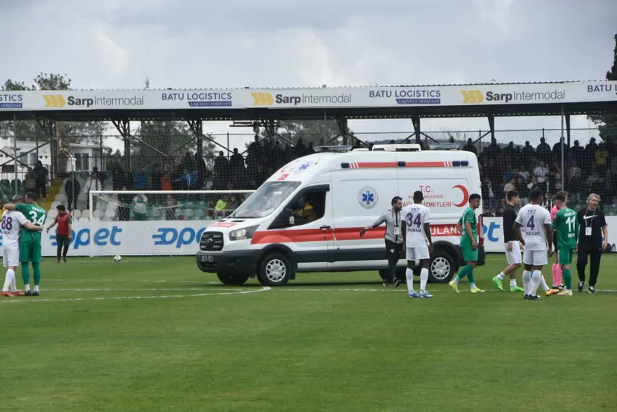Bodrum FK-Eyüpspor maçında ortalık karıştı: Arda Turan'a yabancı madde atıldı, bir futbolcu hastaneye kaldırıldı 3