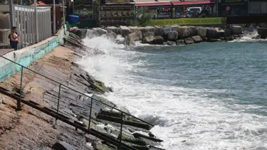 Poyraz Tekirdağ'daki deniz ulaşımını vurdu