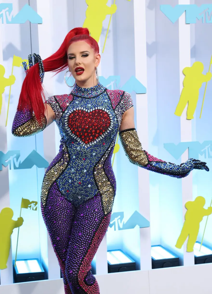 JUSTİNA VALENTINE 21 JUSTİNA VALENTINE 21