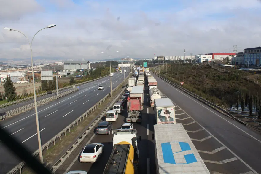 İstanbul yolunda 8 kilometrelik TIR ve kamyon kuyruğu 3