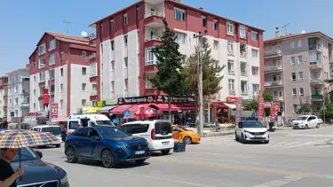 Taksi ile otomobil çarpıştı