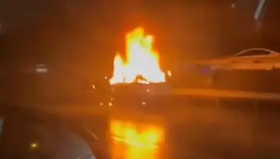 Bağcılar TEM Otoyolu'nda otomobil alev alev yandı