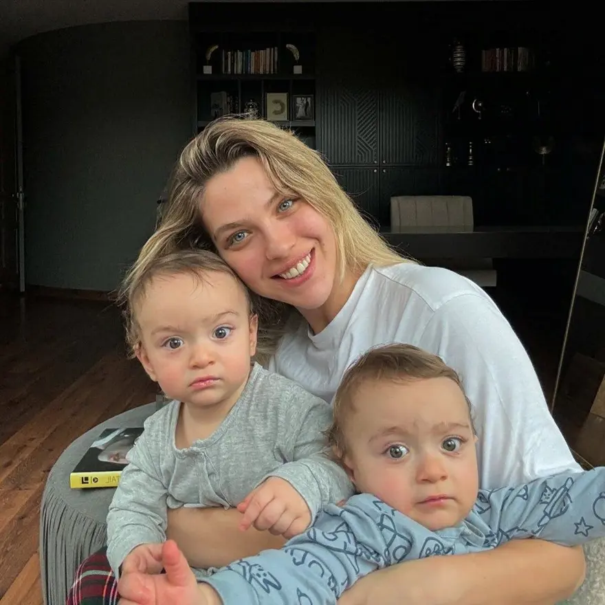 Yasemin Şefkatli'den "Aşklar geldi" paylaşımı 7