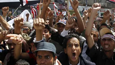 ‘Yemen’de göstericiler bombalandı’