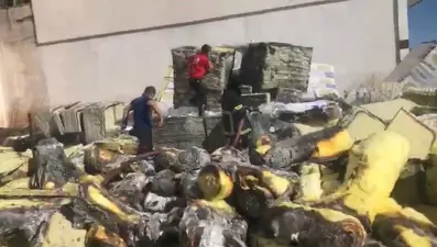 Yalıtım malzemeleri deposunda yangın