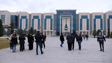 Konya'da aynı aileden 7 kişinin öldürüldüğü saldırının sanıkları hakim karşısında