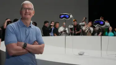 Trump, Apple CEO'su Cook ile görüştüğünü söyledi: Yüz milyarlarca dolar yatırım yapacak