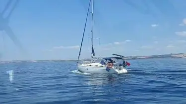 Yelkenlide 52 kaçak göçmen yakalandı