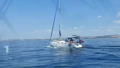 Yelkenlide 52 kaçak göçmen yakalandı