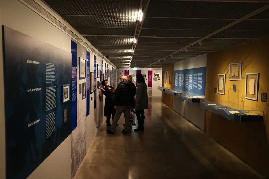 Kulis: Bir Tiyatro Belleği, Hagop Ayvaz sergisi açıldı 15