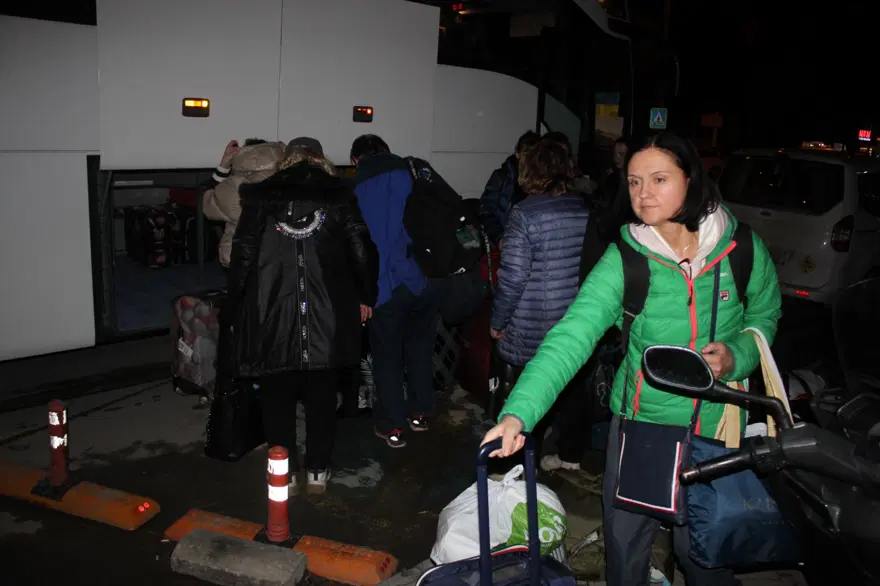 Savaştan kaçan Ukraynalı kadın ve çocuklar İzmir'e geldi 22