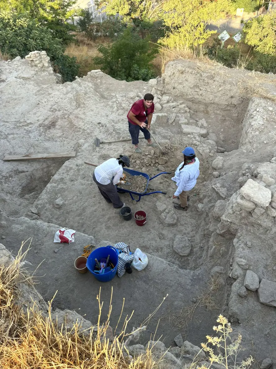 Çanakkale'deki kazıda yaklaşık 3400 yıllık kurşun sapan taşı bulundu 3