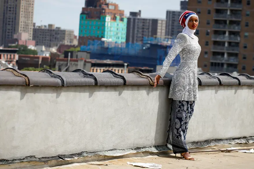 Mülteci kampından podyuma dünyanın ilk tesettürlü modeli Halima Aden’in hikayesi 5
