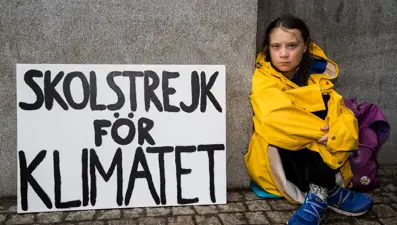 Greta Thunberg iklim için yapılan cuma eylemlerini internete taşıyor