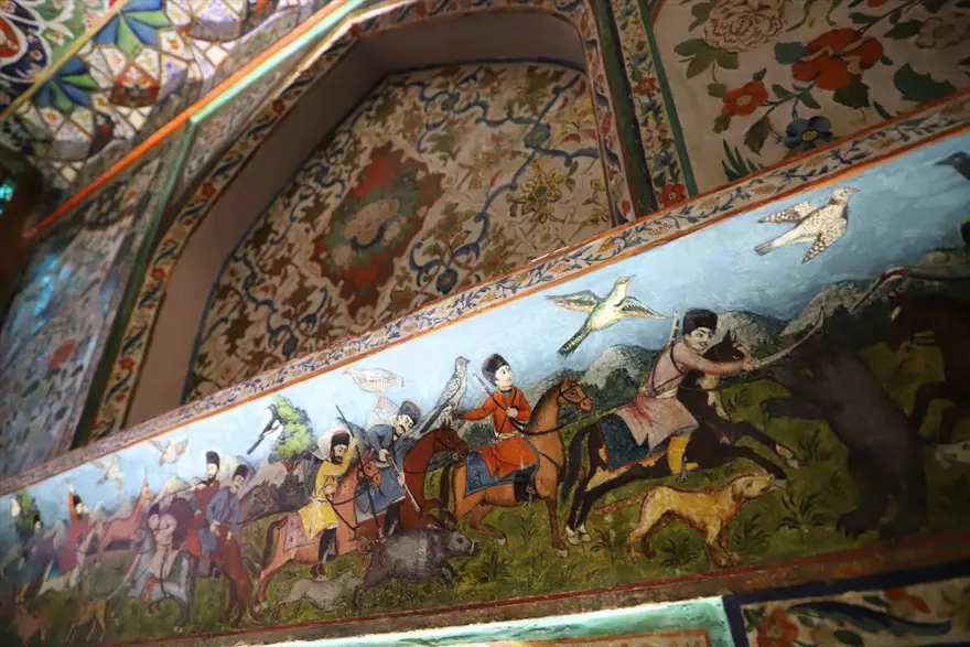 Azerbaycan'ın UNESCO Dünya Miras Listesi'ndeki Şeki Han Sarayı turist akınına uğruyor 15