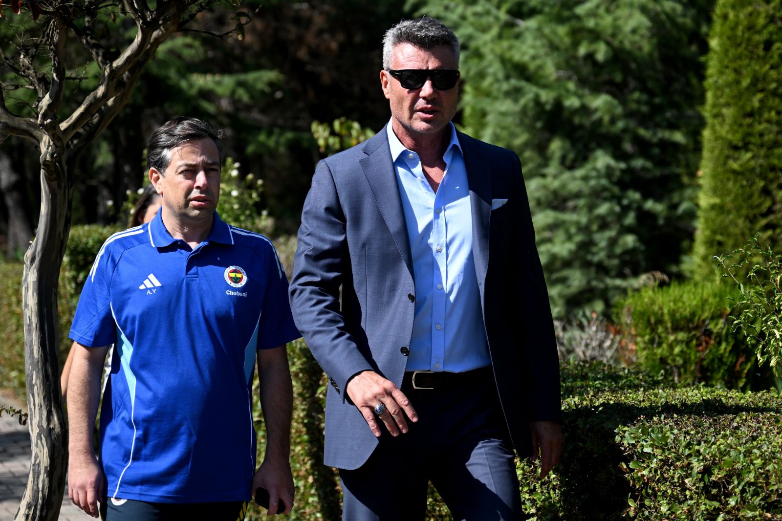 Fenerbahçe'de iki ayrılık açıklandı