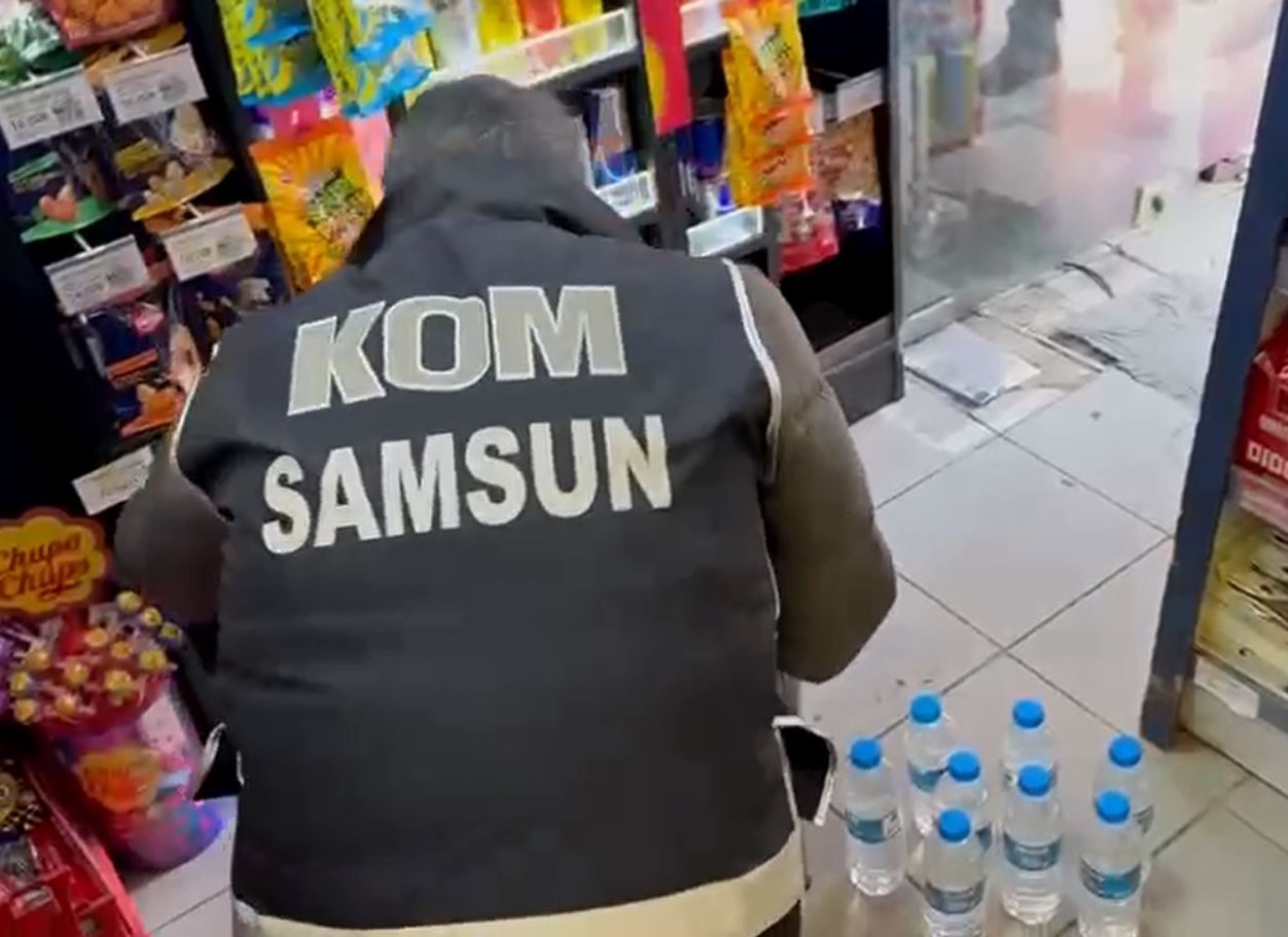Tekel bayisine sahte alkol operasyonu: Su şisesinde etil alkol