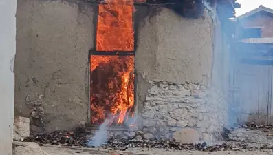 Ev ve samanlık küle döndü