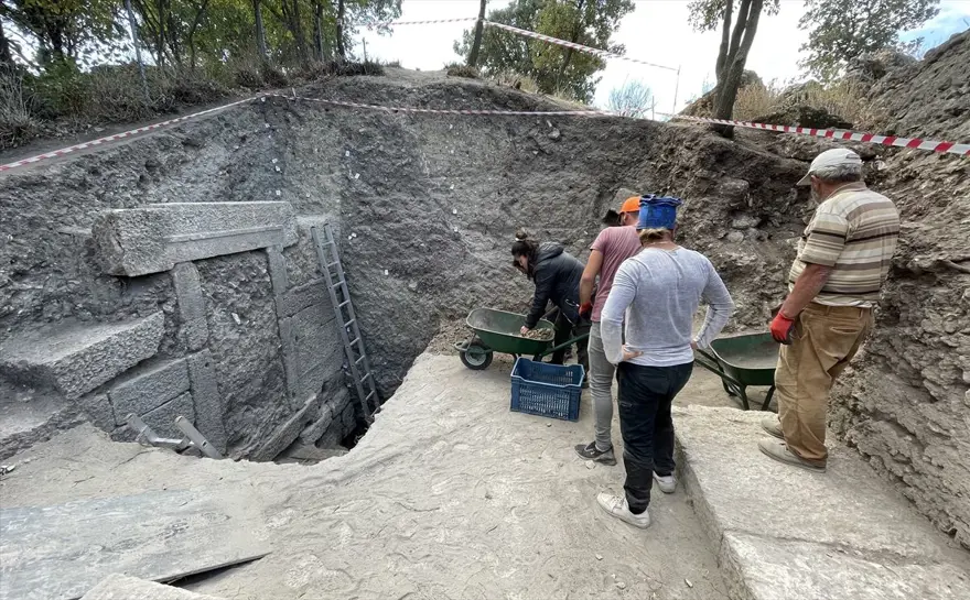 Alexandria Troas'da 2 bin 200 yıllık çarşının iki kapısına ulaşıldı 5