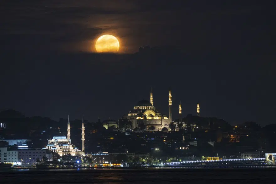 Şişkin Ay büyüledi 5