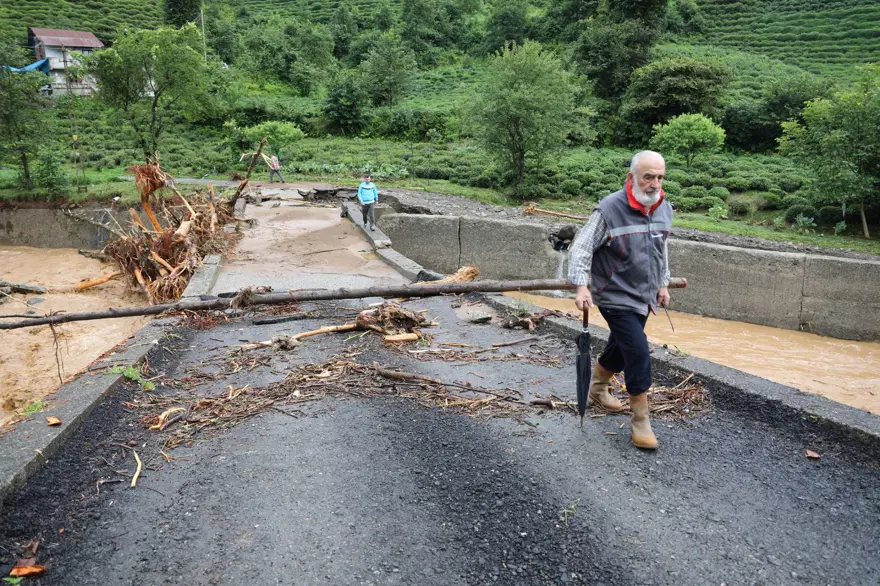 Rize'deki sel felaketinin hasarı gün ağarınca ortaya çıktı 3 Rize'deki sel felaketinin hasarı gün ağarınca ortaya çıktı 3
