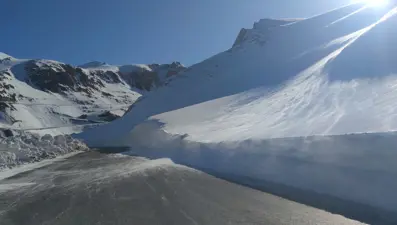 Van-Bahçesaray karayolu ulaşıma açıldı