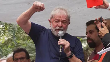 Eski Brezilya Devlet Başkanı Lula teslim oldu