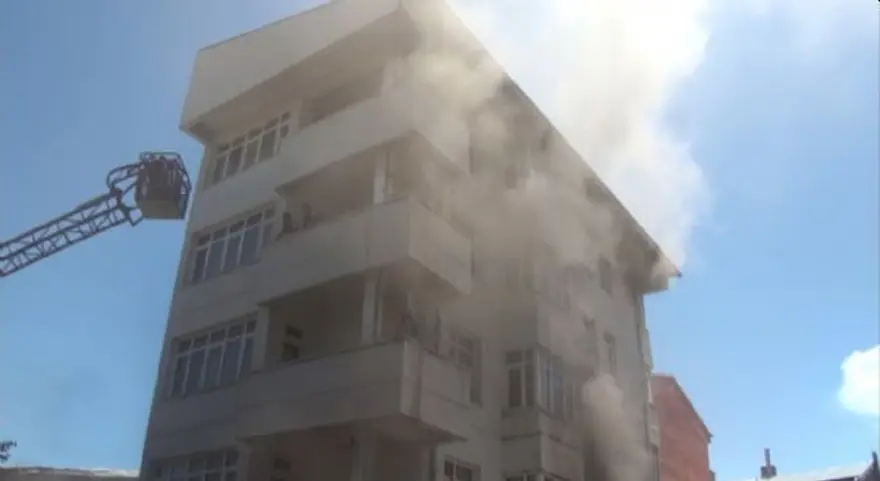 Gözünü kırpmadan ateşe daldı Gözünü kırpmadan ateşe daldı