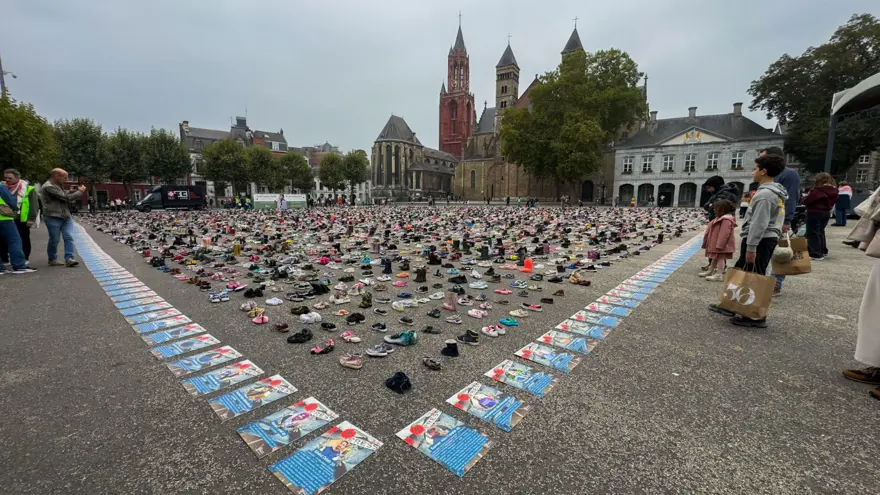 Hollanda'da Gazze'de ölen çocuklar ve gazeteciler anıldı 6 Hollanda'da Gazze'de ölen çocuklar ve gazeteciler anıldı 6